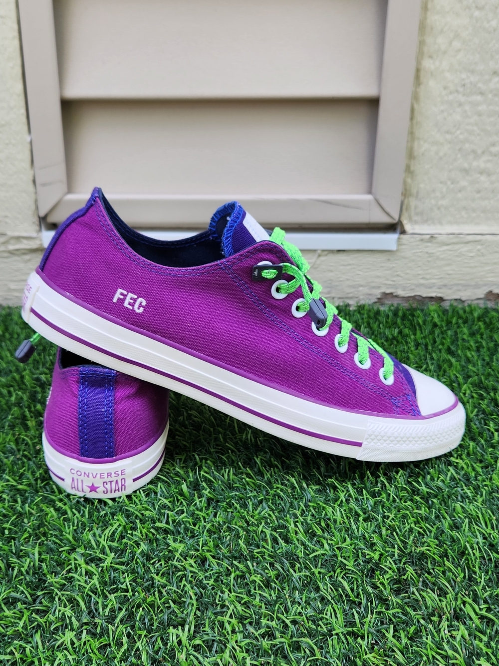Converse Chuck Taylor All Star Low Top - Purple with Neon Green Laces SIZE 8.5